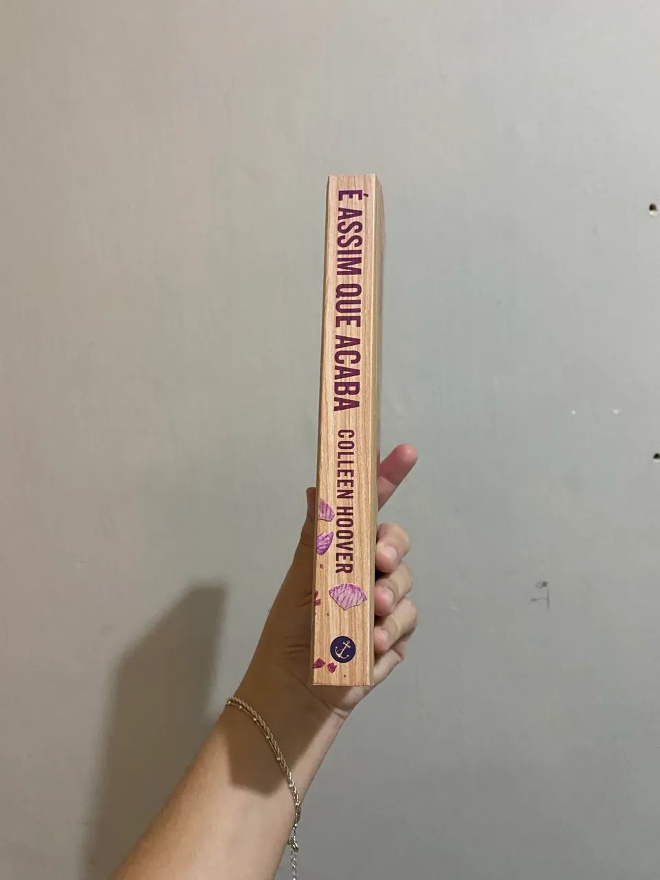LIVRO É ASSIM QUE ACABA - COLLEN HOOVER - Foto 3