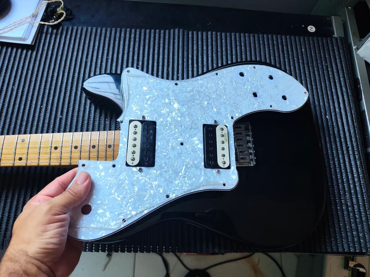 Telecaster Squier Custom+ Escudo perolado com malagoli 