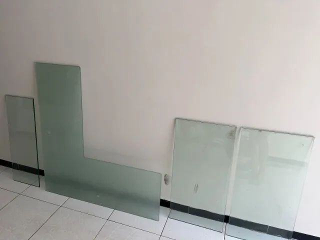Mesa em Vidro Temperado - Escritório, Quarto, etc... - Foto 4