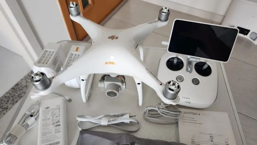 Drone Dji Phantom 4 Pro+ V2 4k Sensor 1 Pol 2 Baterias Tela - Foto 4