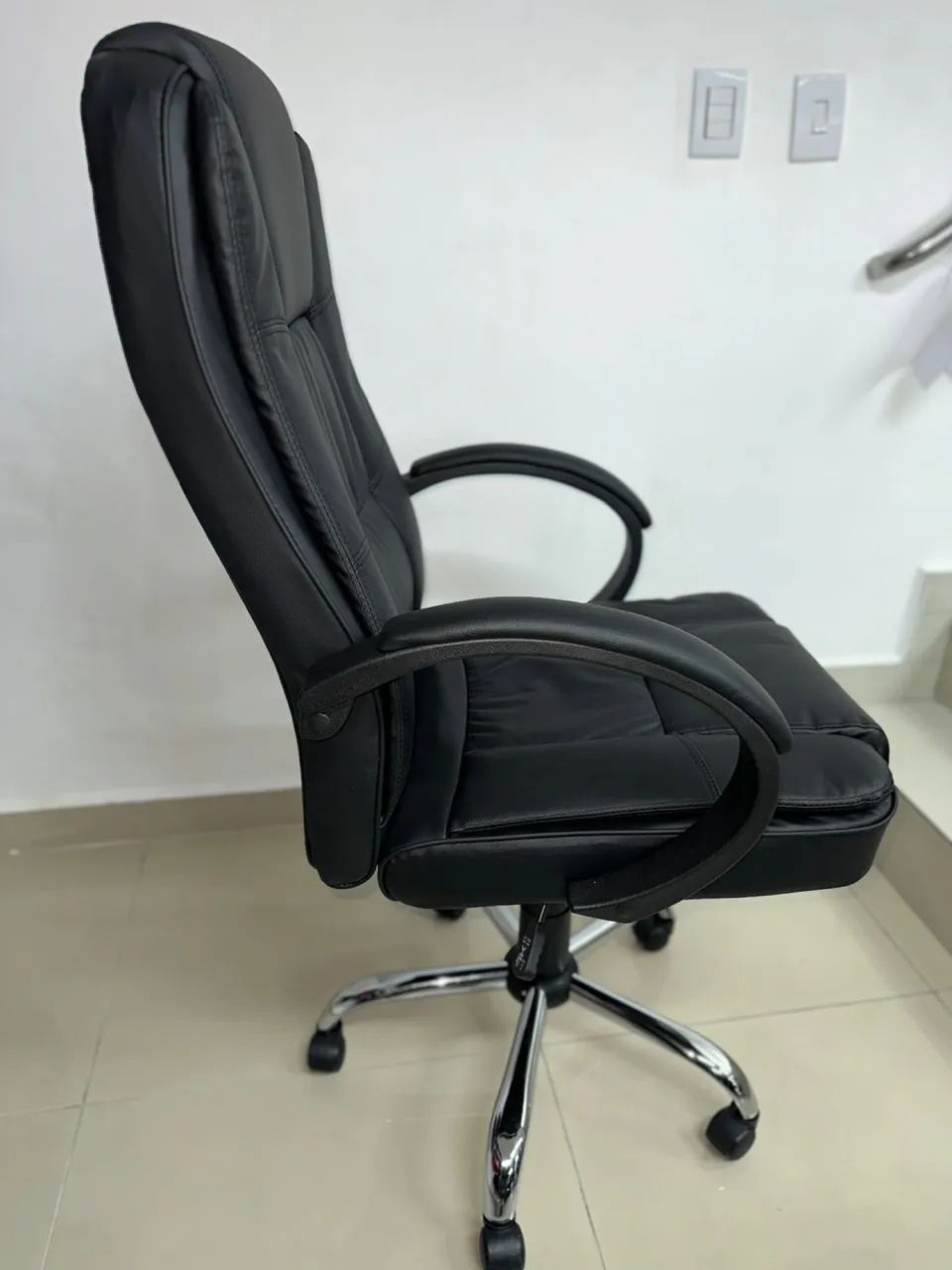 Cadeira de escritório Nova R$490,00 cada - Foto 3