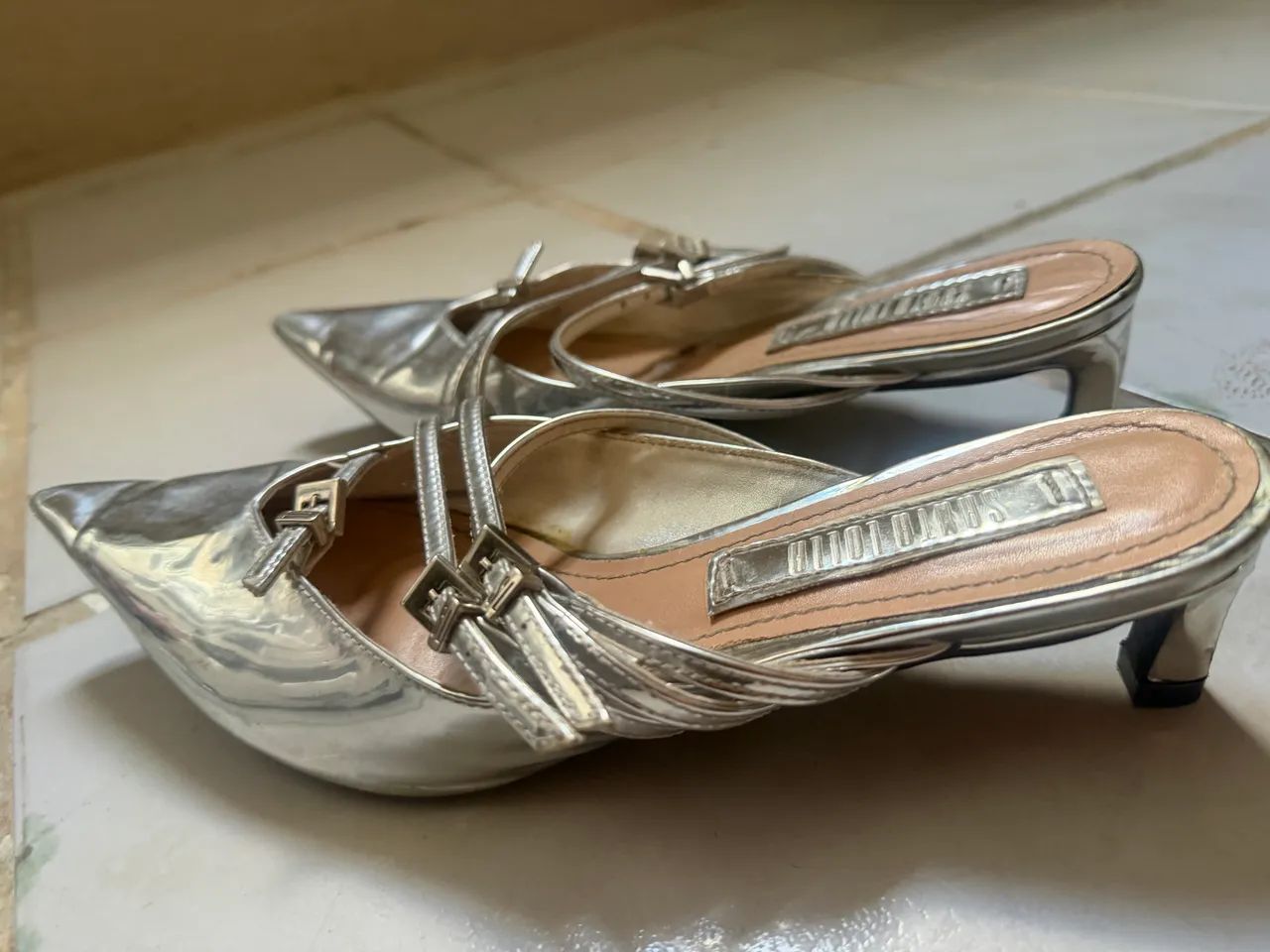 Scarpin prata 