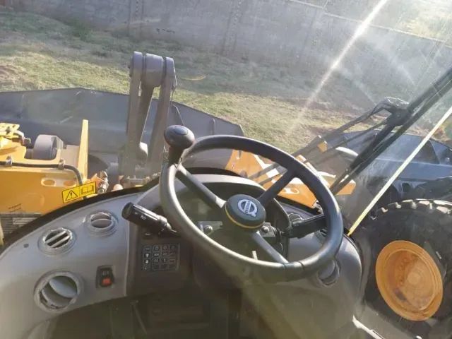 Carregadeira Volvo a venda financiada - Foto 3