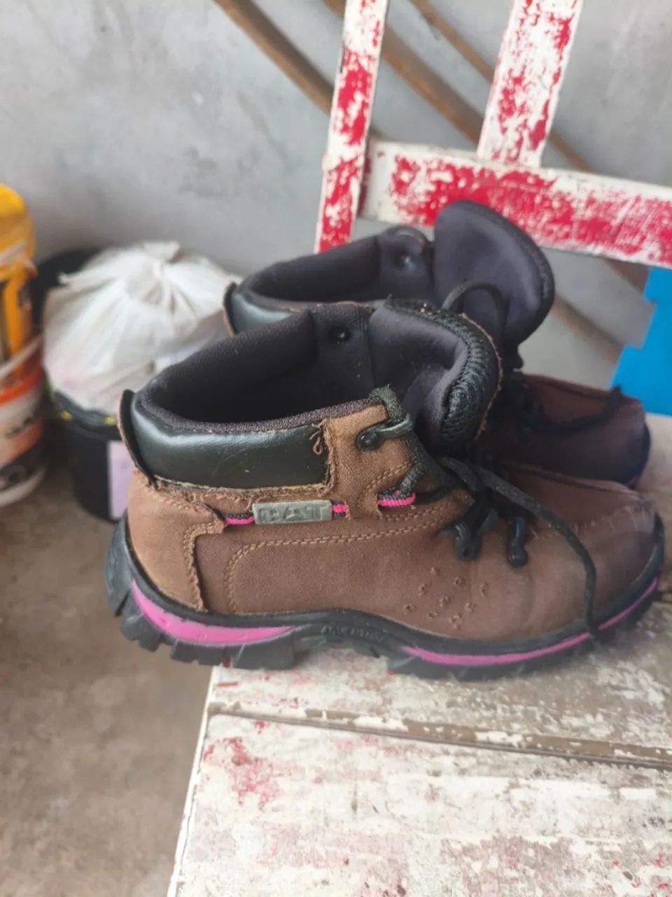 Bota de trilha rosa com marrom  - Foto 4