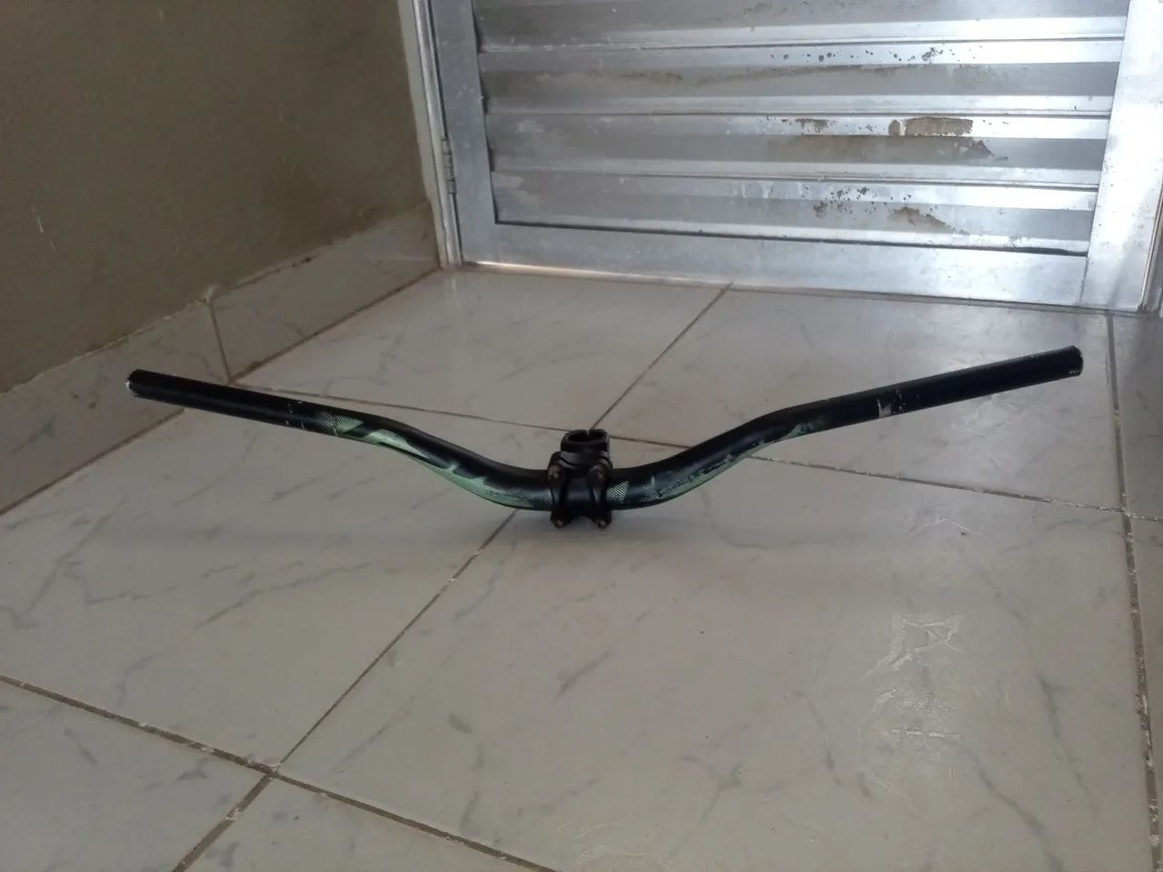 Guidão voador junto com mesinha 