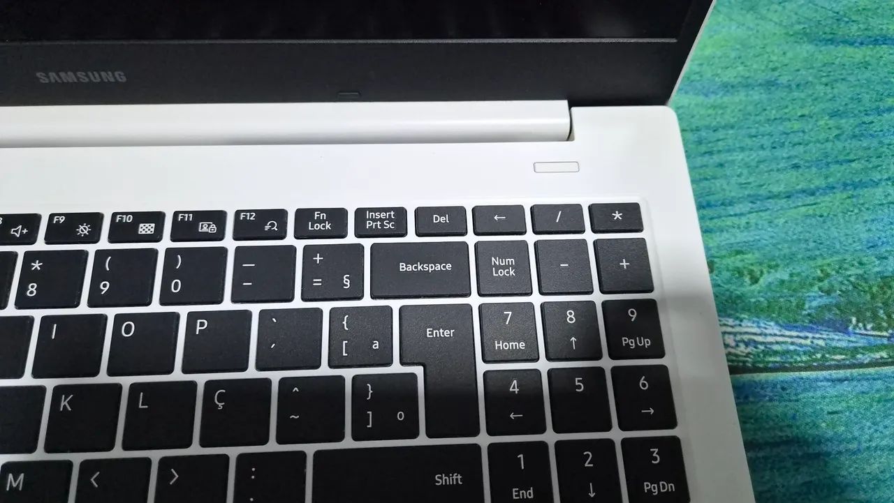 *Leia*Notebook Samsung Book NP550XDA intel 4GB Peças - Foto 4
