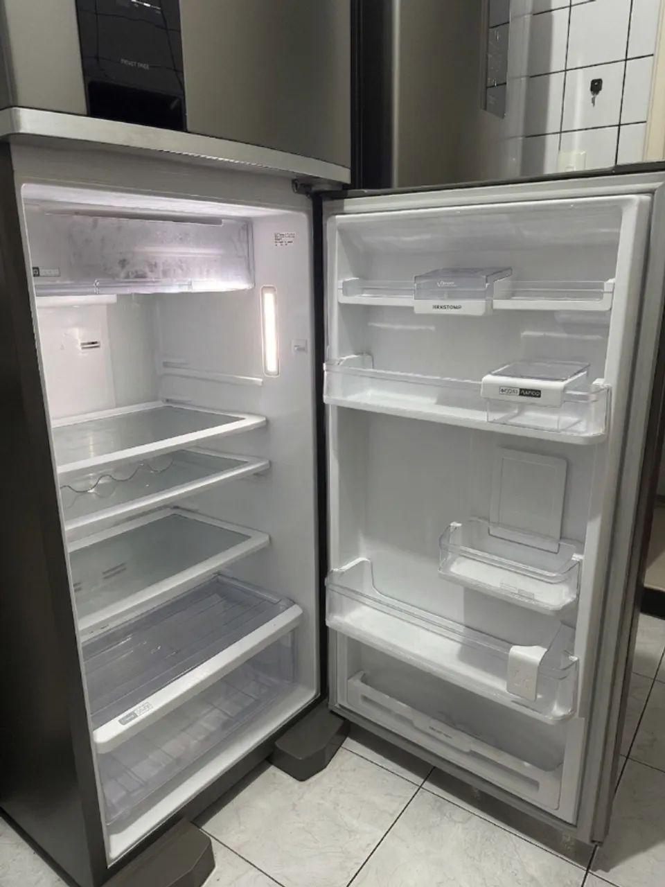 Geladeira Brastemp Frost Free Duplex 375 Litros Cor Inox com Espaço Adapt - BRM45HK - Foto 2