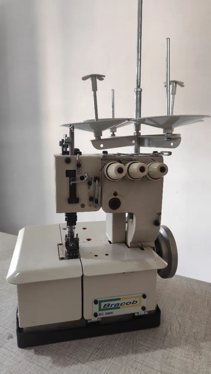 VENDO CONJUNTO DE MÁQUINAS DE COSTURA INDUSTRIAIS - ÓTIMO ESTADO - Foto 3