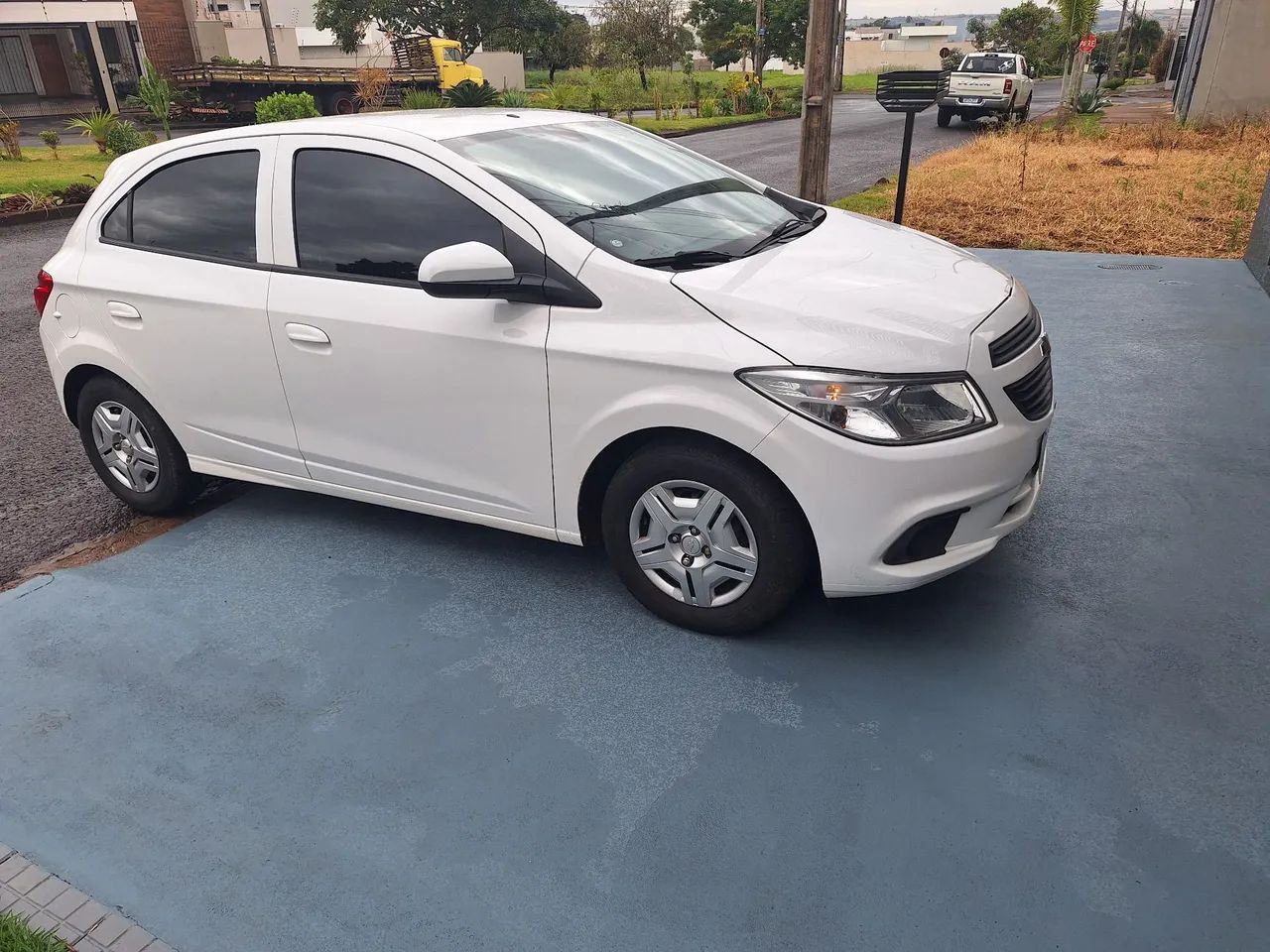 Chevrolet Onix ONIX HATCH Joy 1.0 8V Flex 5p Mec. 2018