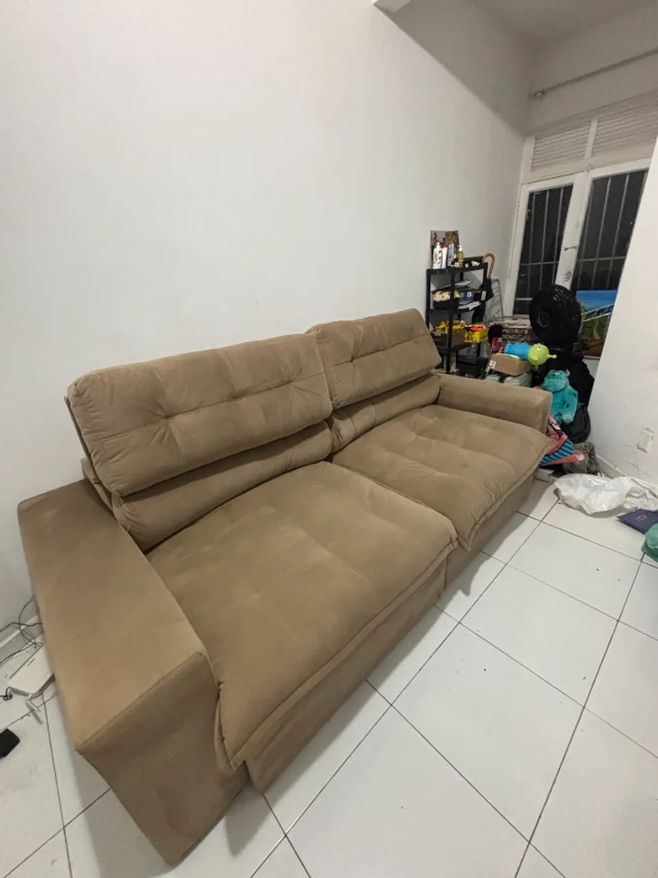 Sofá Retrátil E Reclinável 3 Lugares Suede Bege (Usado) - Foto 3