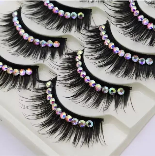 Cílios Postiços com strass