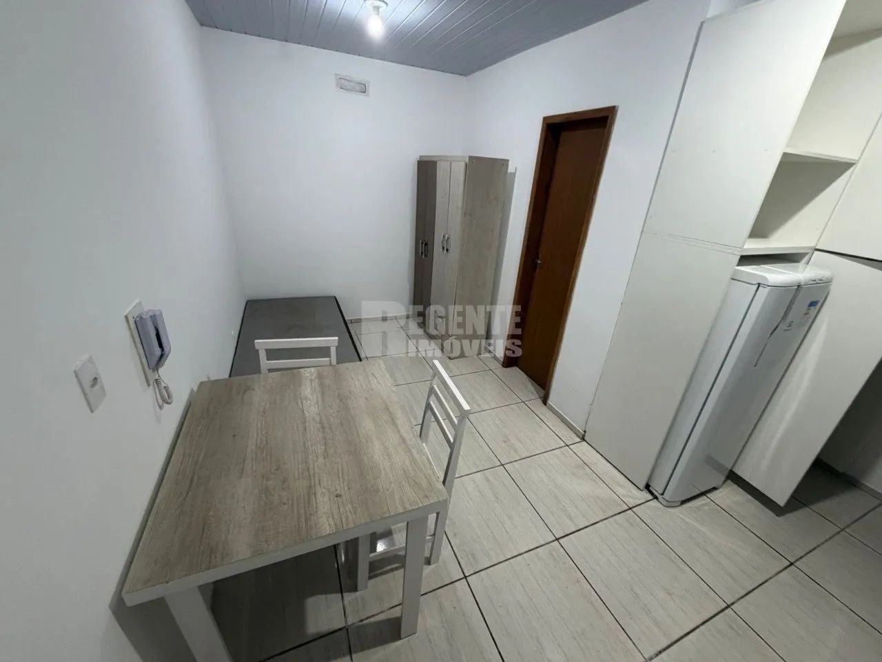 Ótima kitnet mobiliada para locação no bairro Trindade! - Foto 2