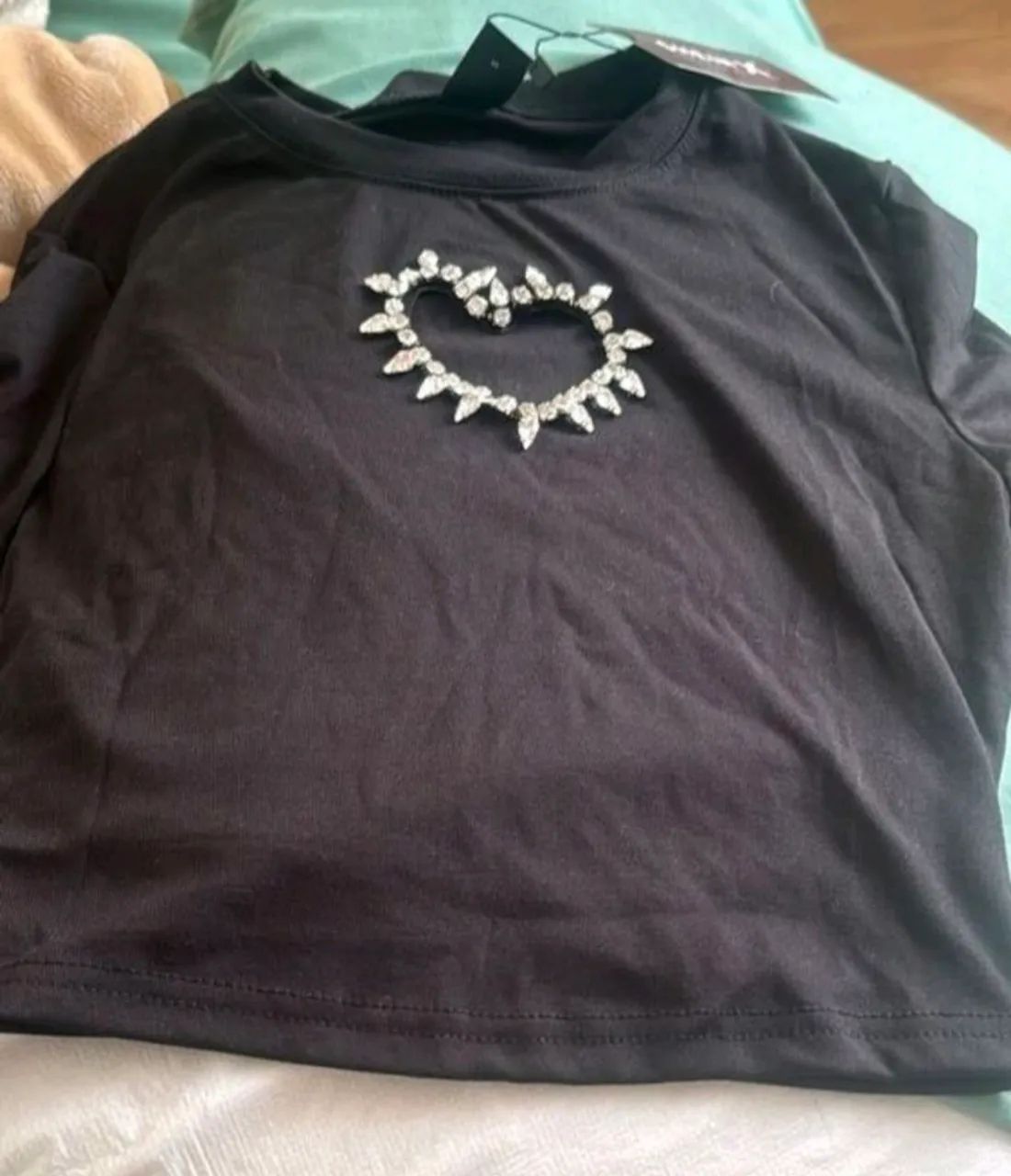 Blusa coração com pedrarias - Foto 4