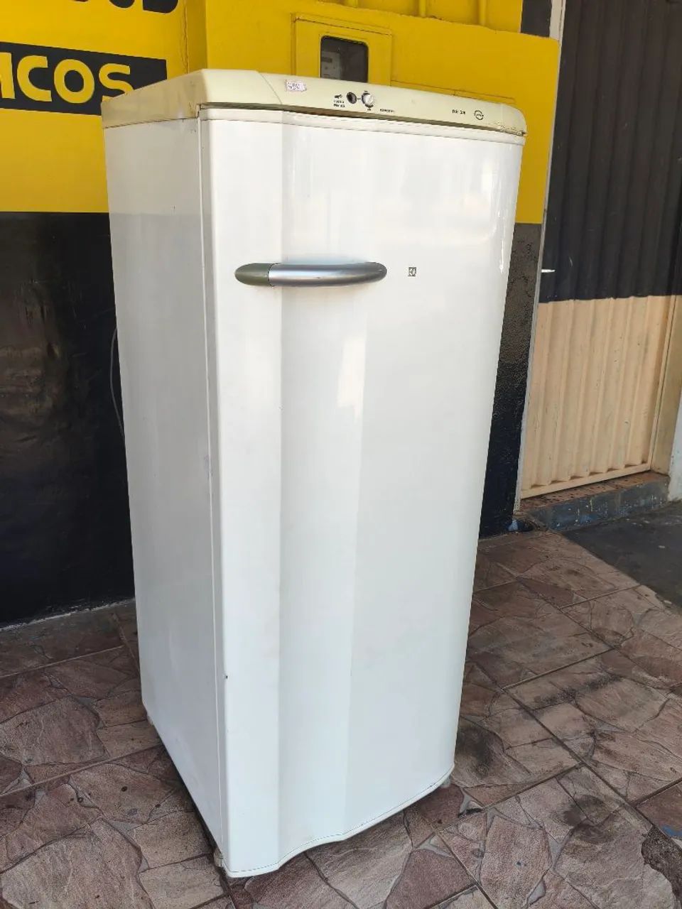 Geladeira Electrolux 300 litros 