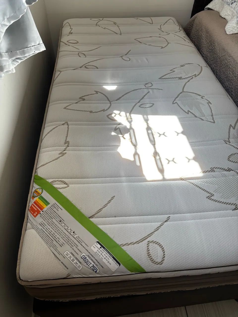 Cama solteiro, colchão e box em ótimo estado  - Foto 3