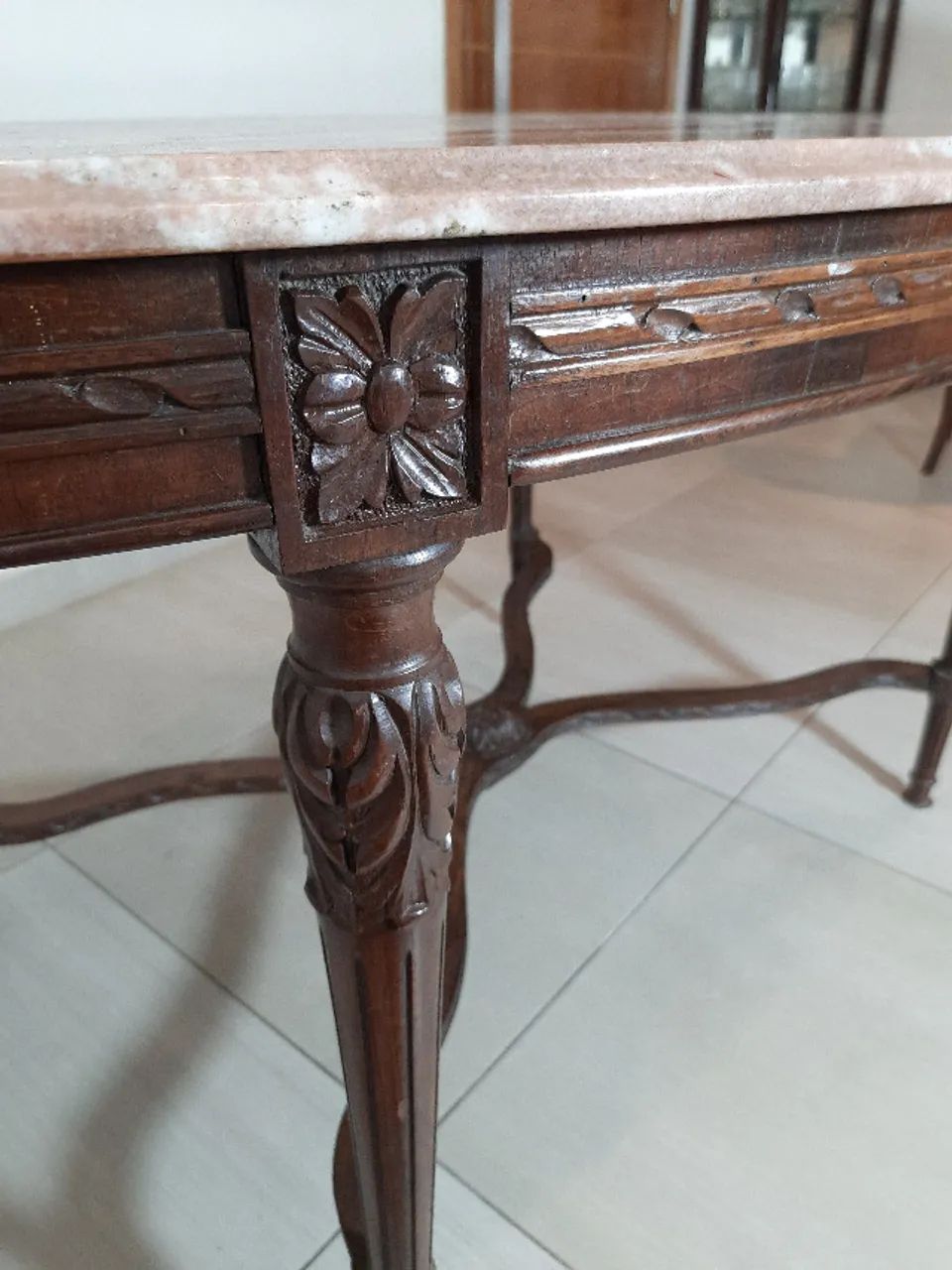 mesa de jantar Oval com tampo de pedra - Foto 2