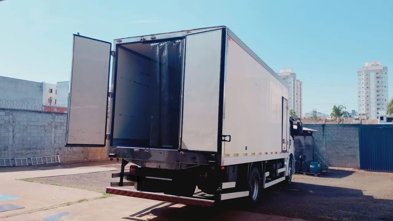 Vw 17 230 baú refrigerado  - Foto 5