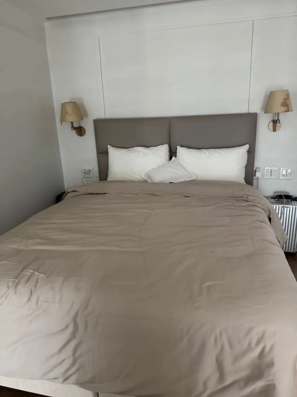 Cama casal queen Simmons 