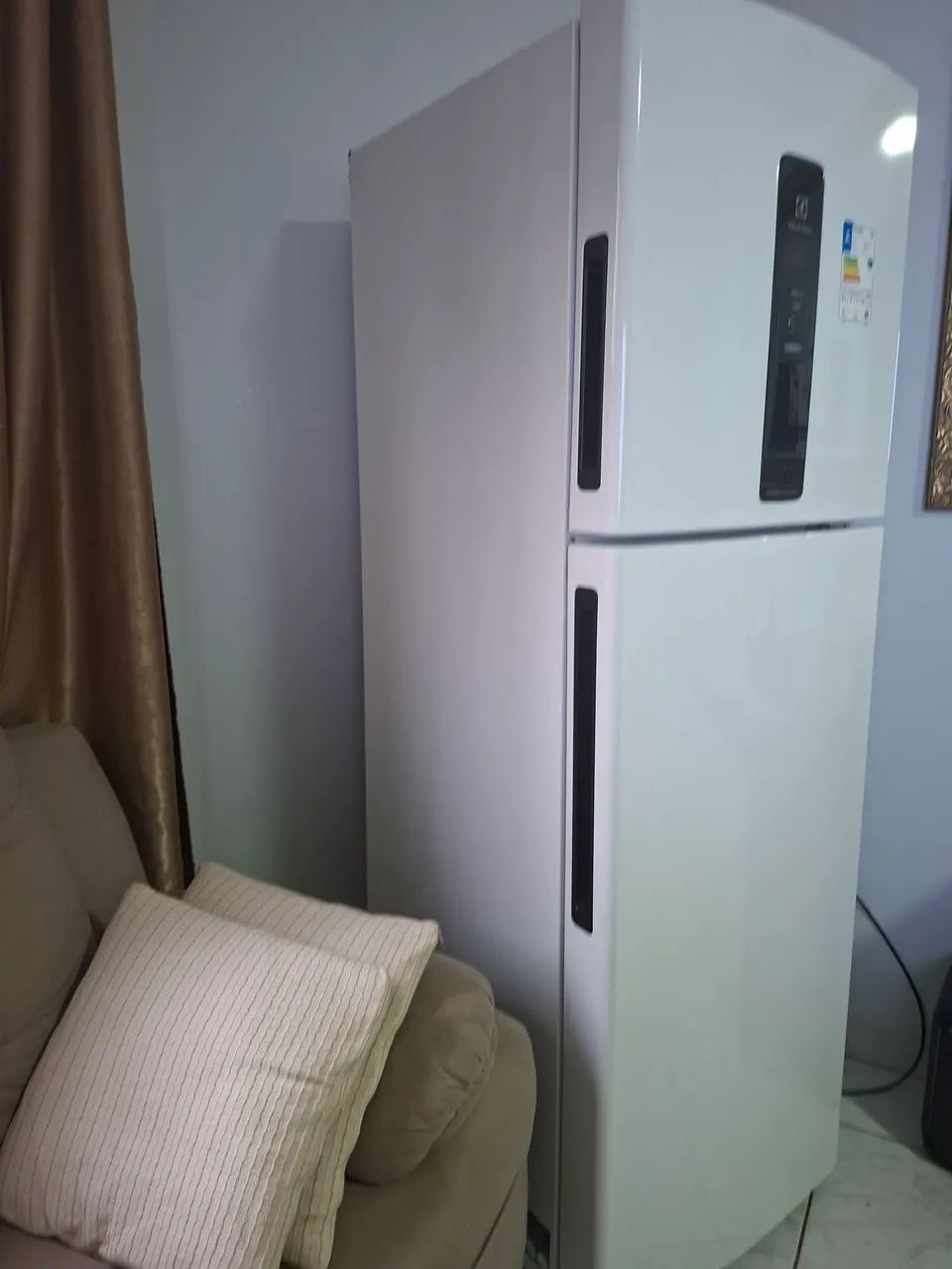 Vendo geladeira semi nova