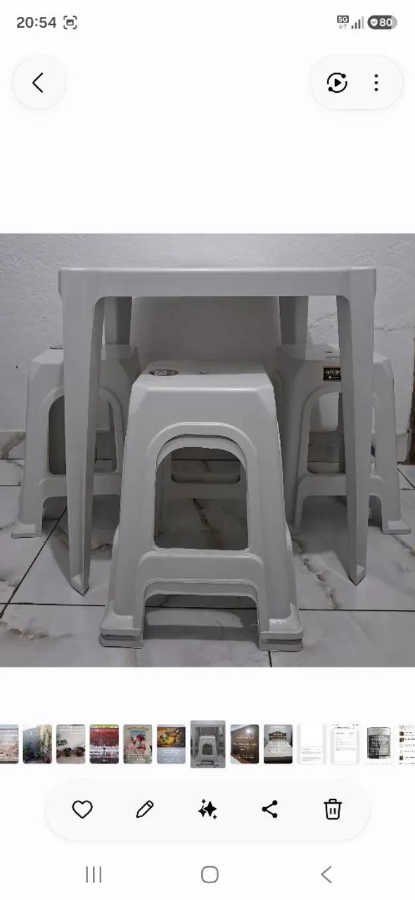 Mesa de plástico com 4 banquetas