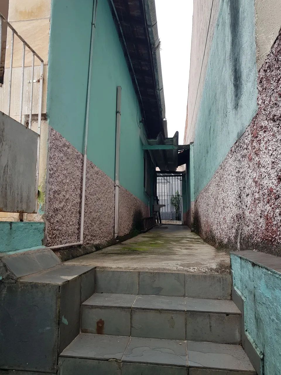 Aluga casa três  cômodos próximo Cidade Dutra - Foto 5