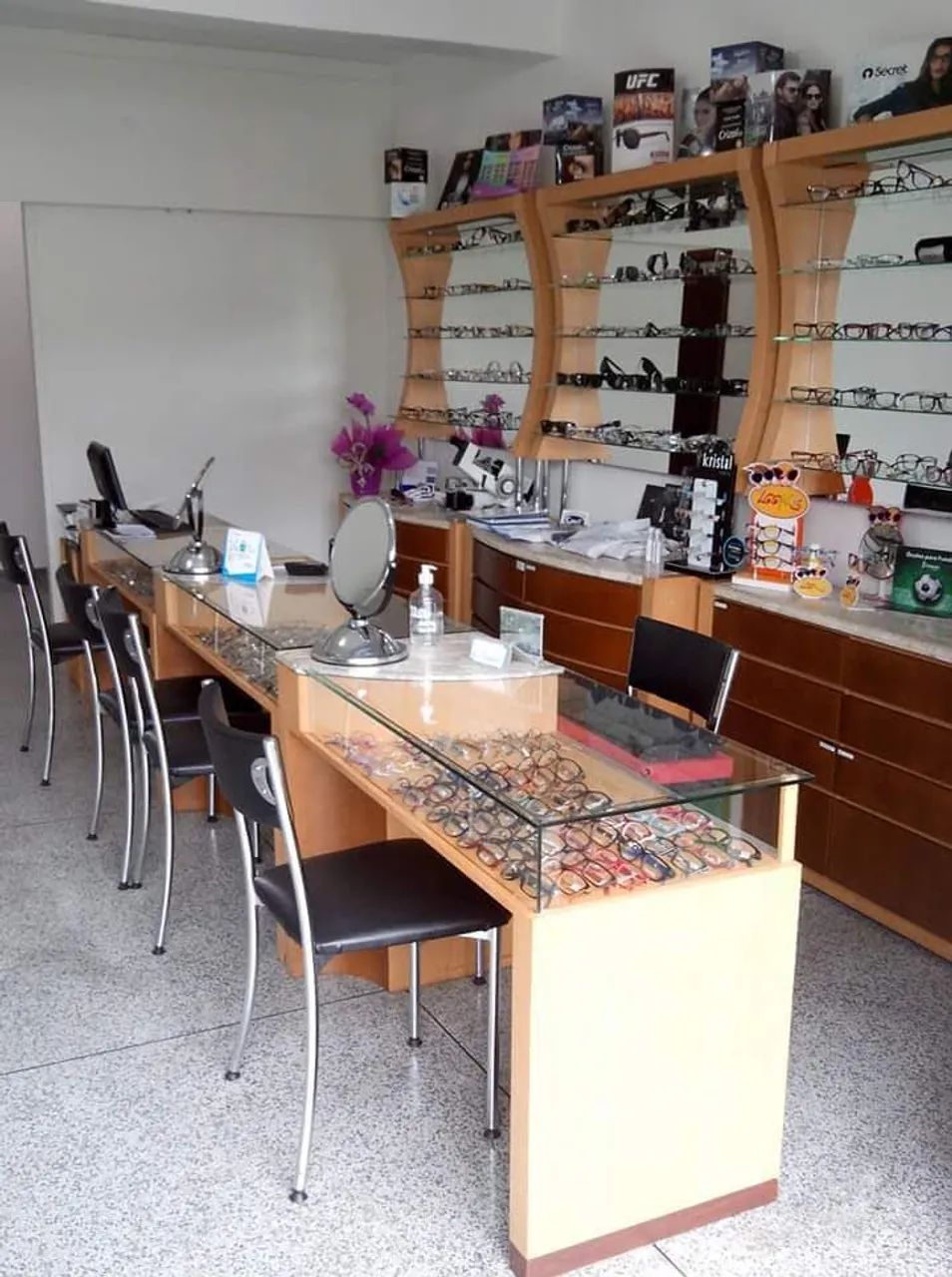 Móveis para Ótica | Vitrine, Balcões, Expositores e Armários - Foto 2