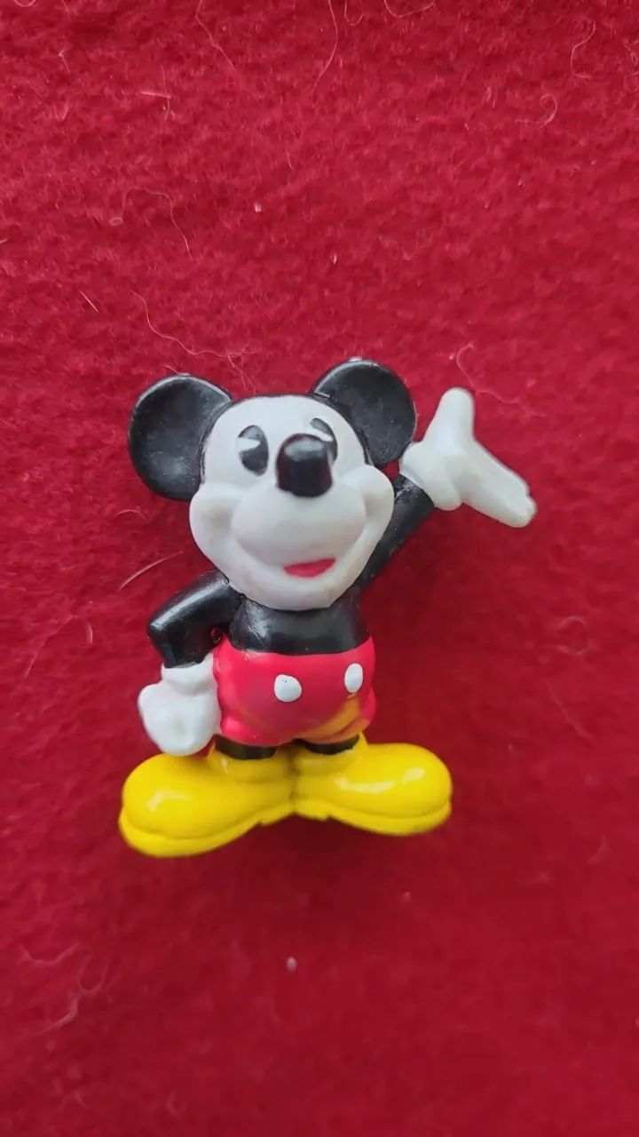 Lote com 3 miniaturas de personagens Disney - Foto 2