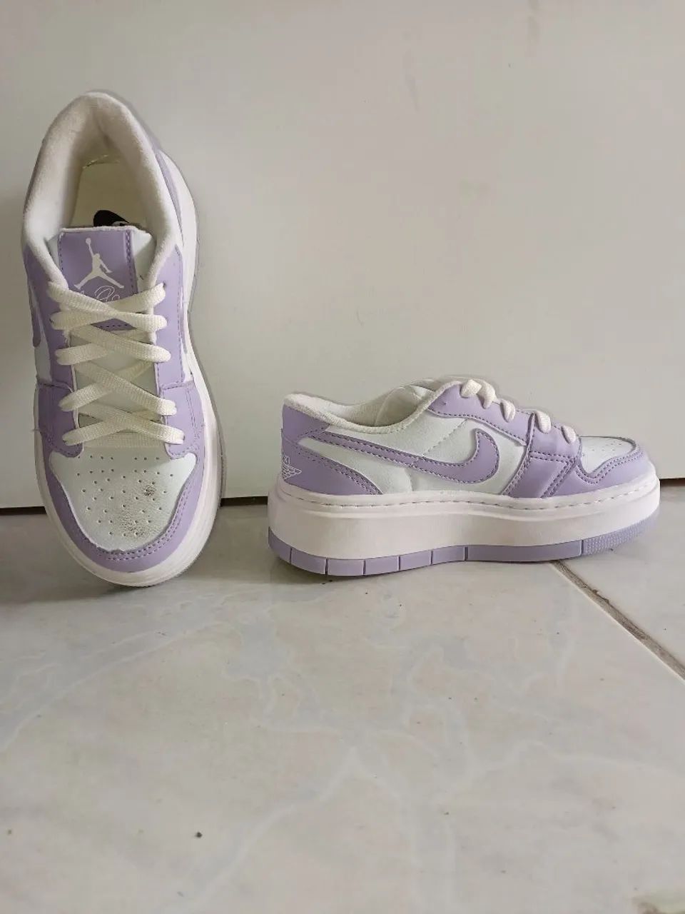 Tênis feminino Nike plataforma roxo e branco- NUNCA USADO.