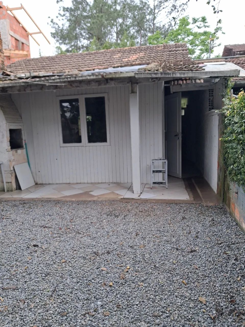 Alugo Casa de madeira 64 m2