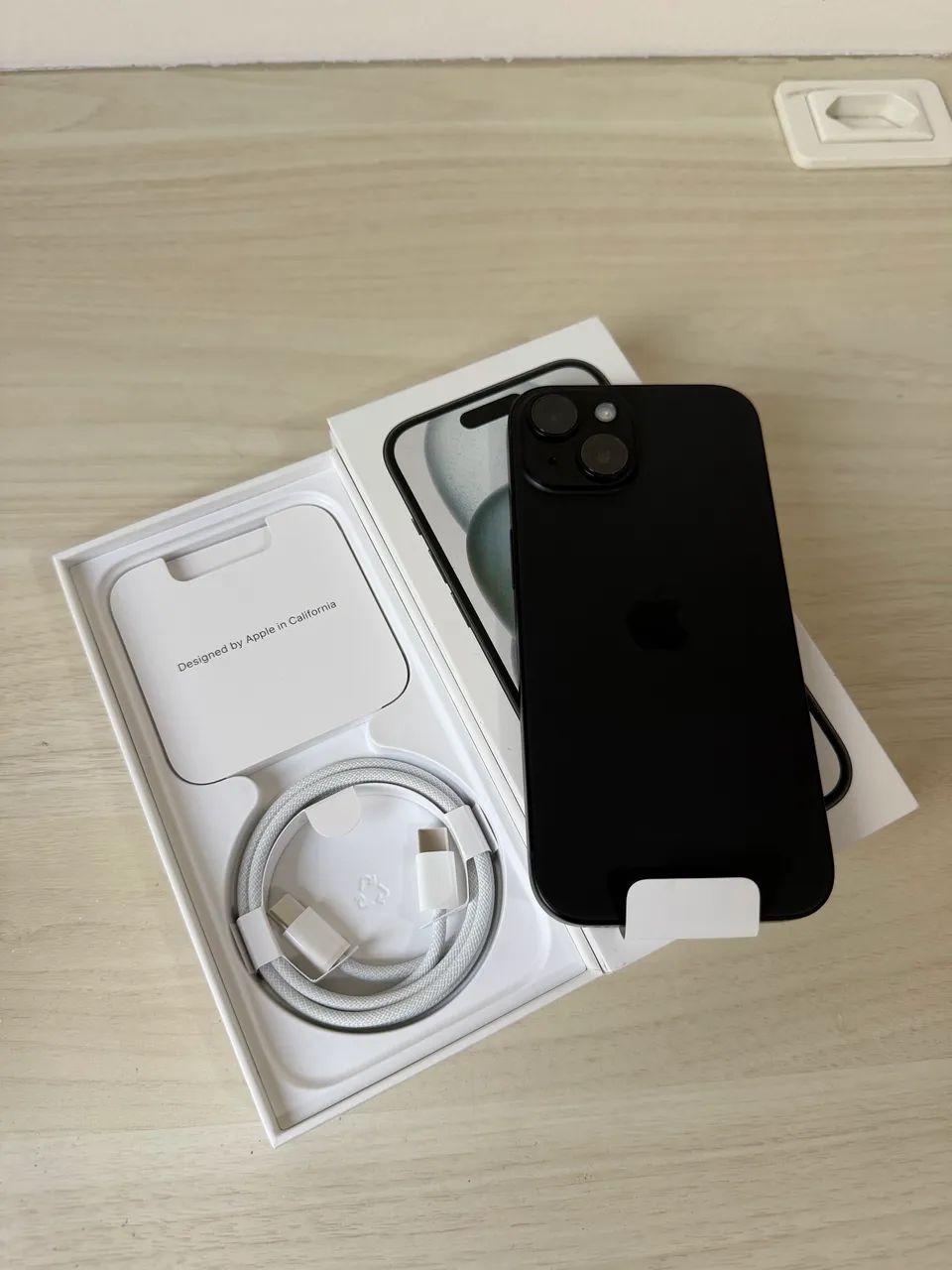 iPhone 15 128gb novo na caixa - Celulares e Smartphones - Centro