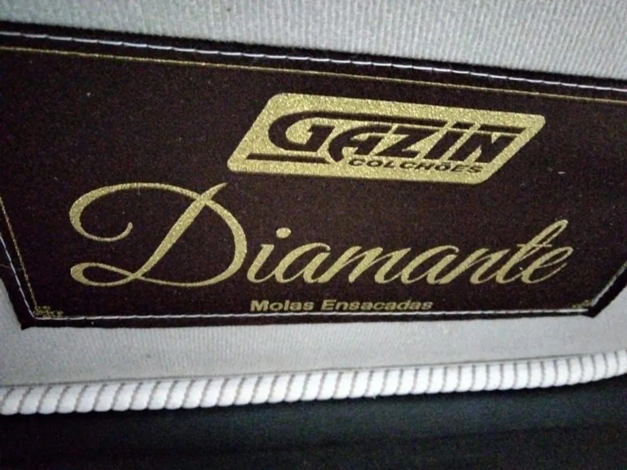 Cama de solteiro. 