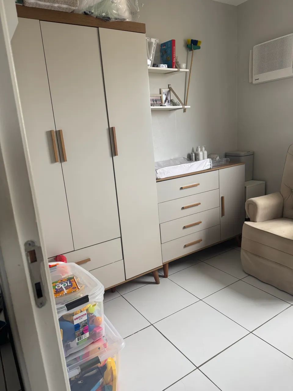 Vendo móveis de quarto infantil. 