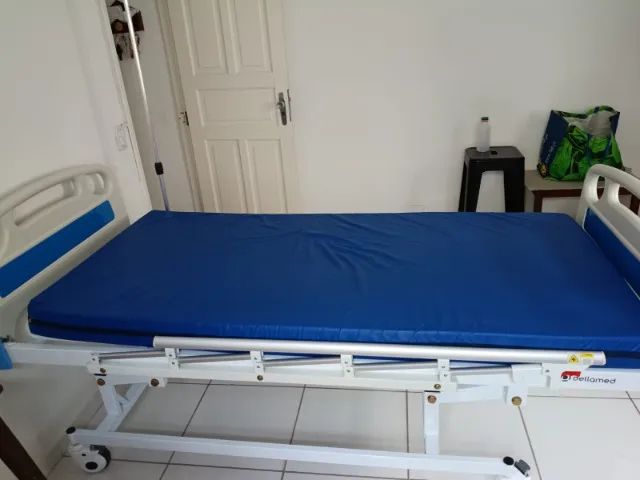 Cama hospitalar manual com colchão e colchão pneumático 