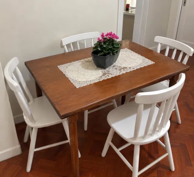 Mesa de Madeira com 4 Cadeiras  - Foto 4