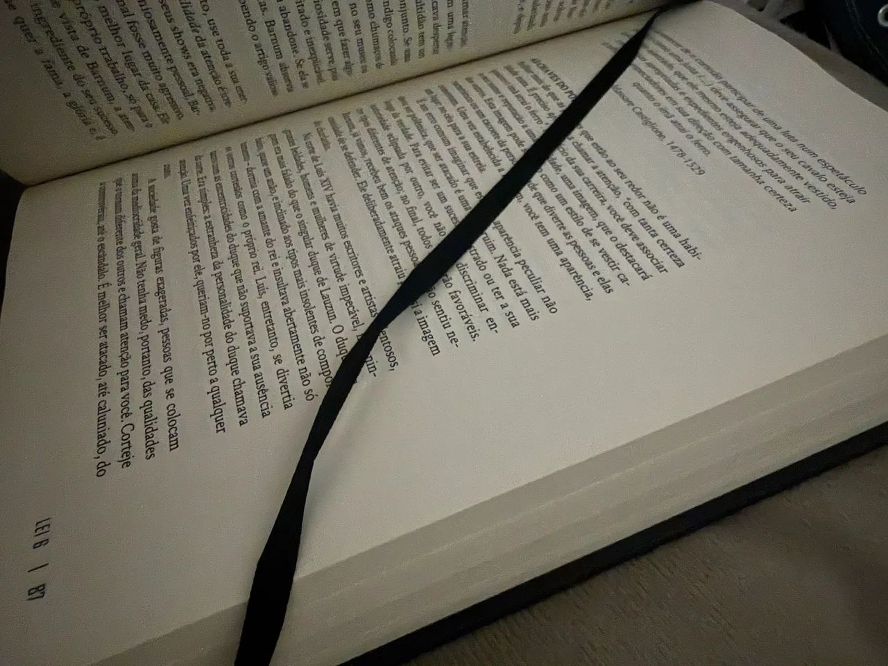 livro 48 leis do poder - Robert Greene - Foto 2