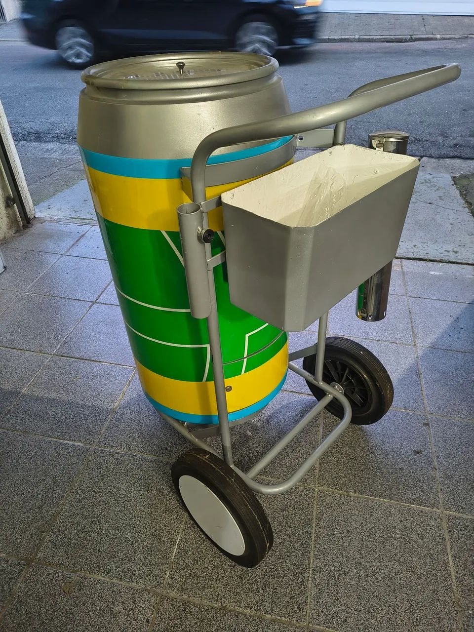 Vendo Cooler, com carrinho metálico e rodízio. - Foto 3