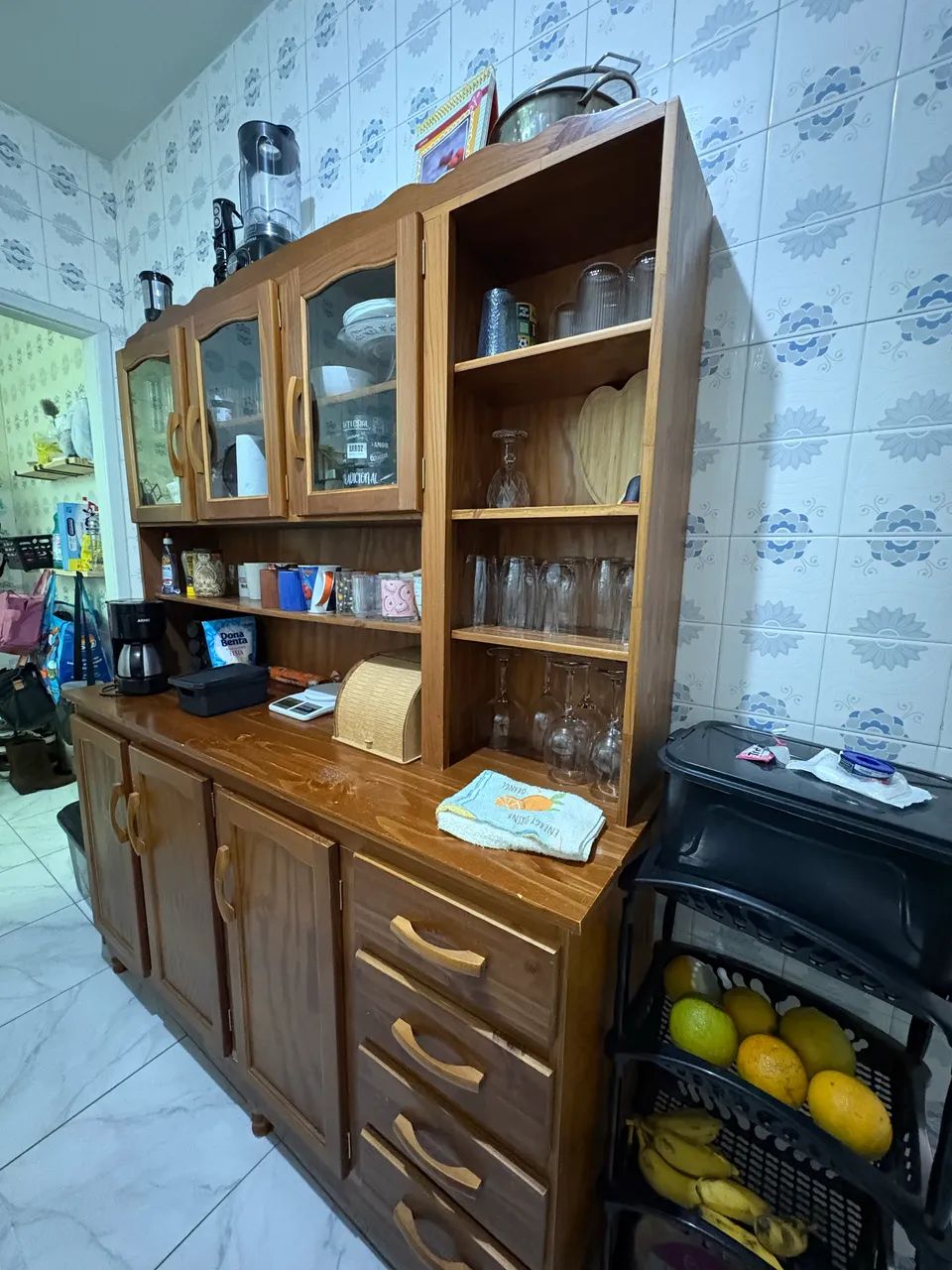 MÓVEL DE COZINHA DE MADEIRA MACIÇA - Foto 2