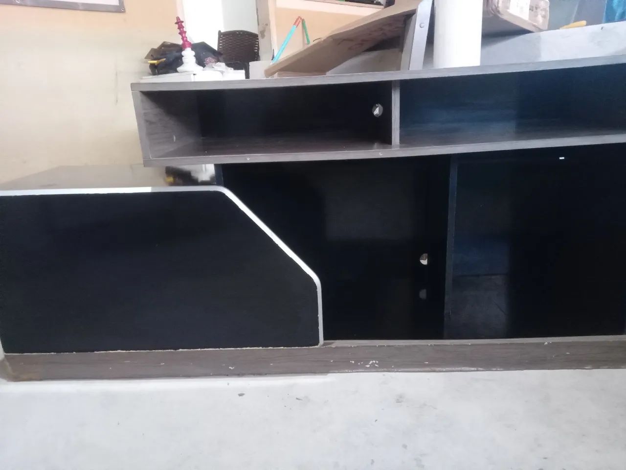 Rack preto e marrom com rodinhas 472791343348459523