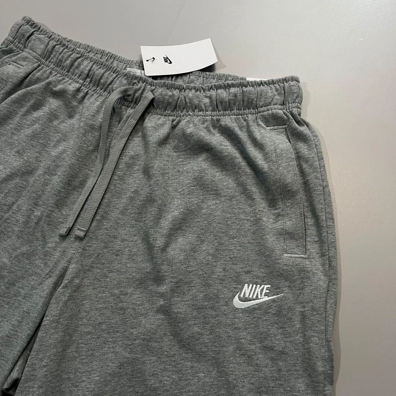 Bermusa Nike Club (Cinza)
