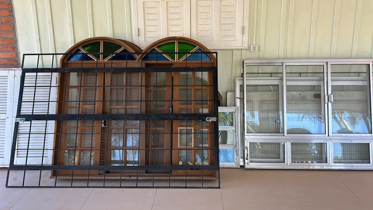 JANELA DE MADEIRA NOBRE