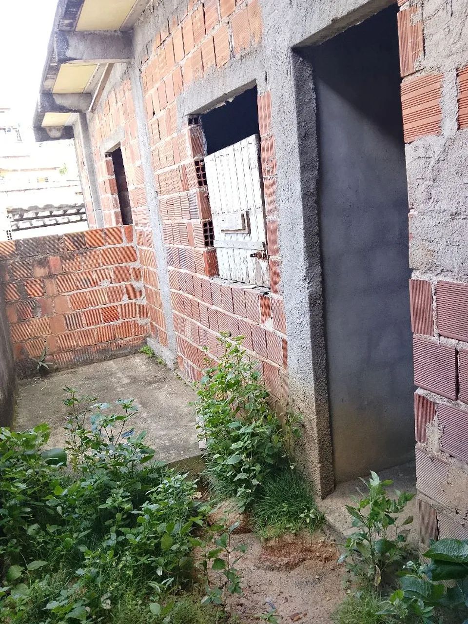 Terreno com duas casas em acabamento - Foto 4
