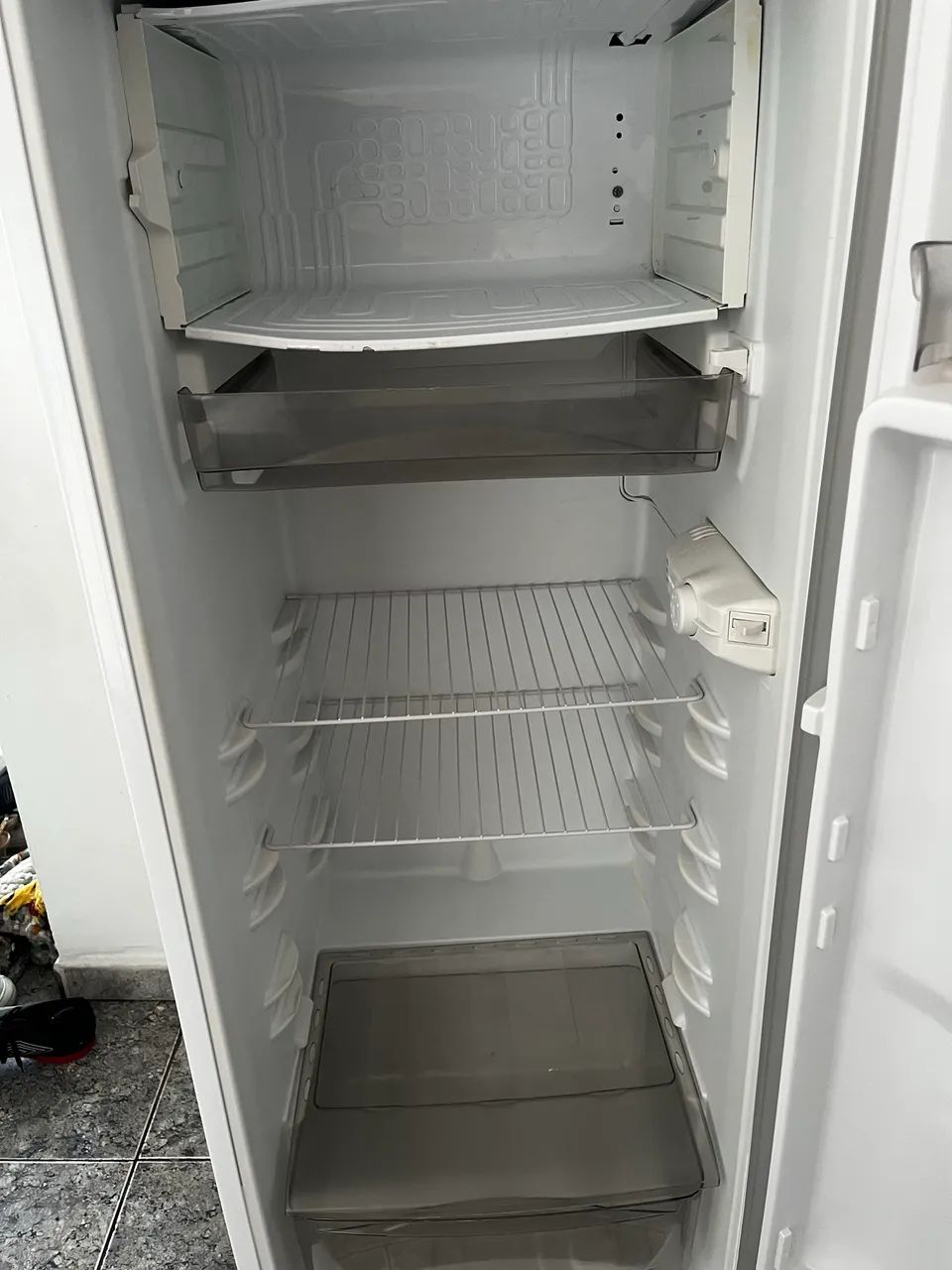 Vende-se Geladeira 