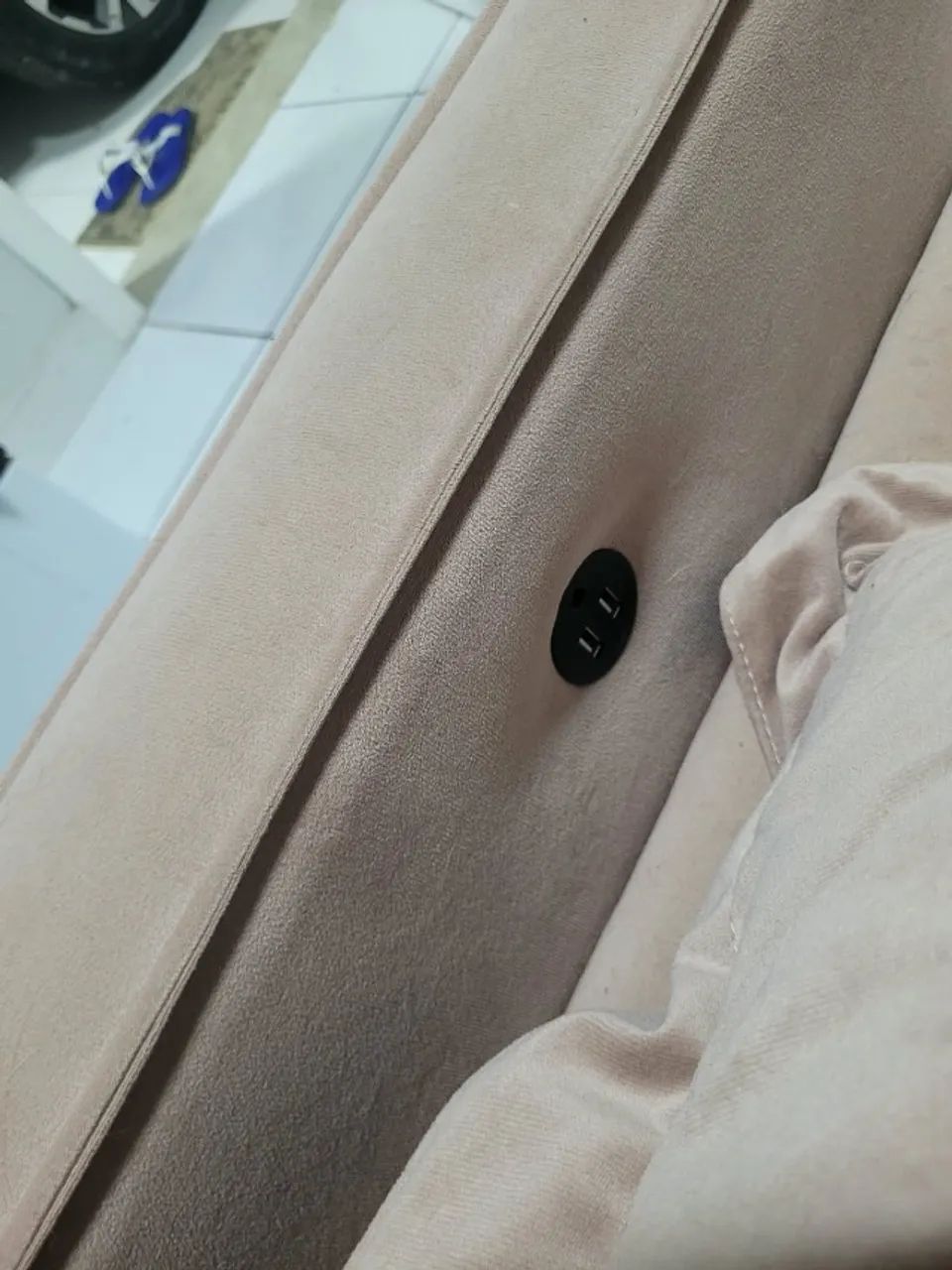 Sofá Retrátil 2 Lugares com USB em Suede Rosé - Foto 2