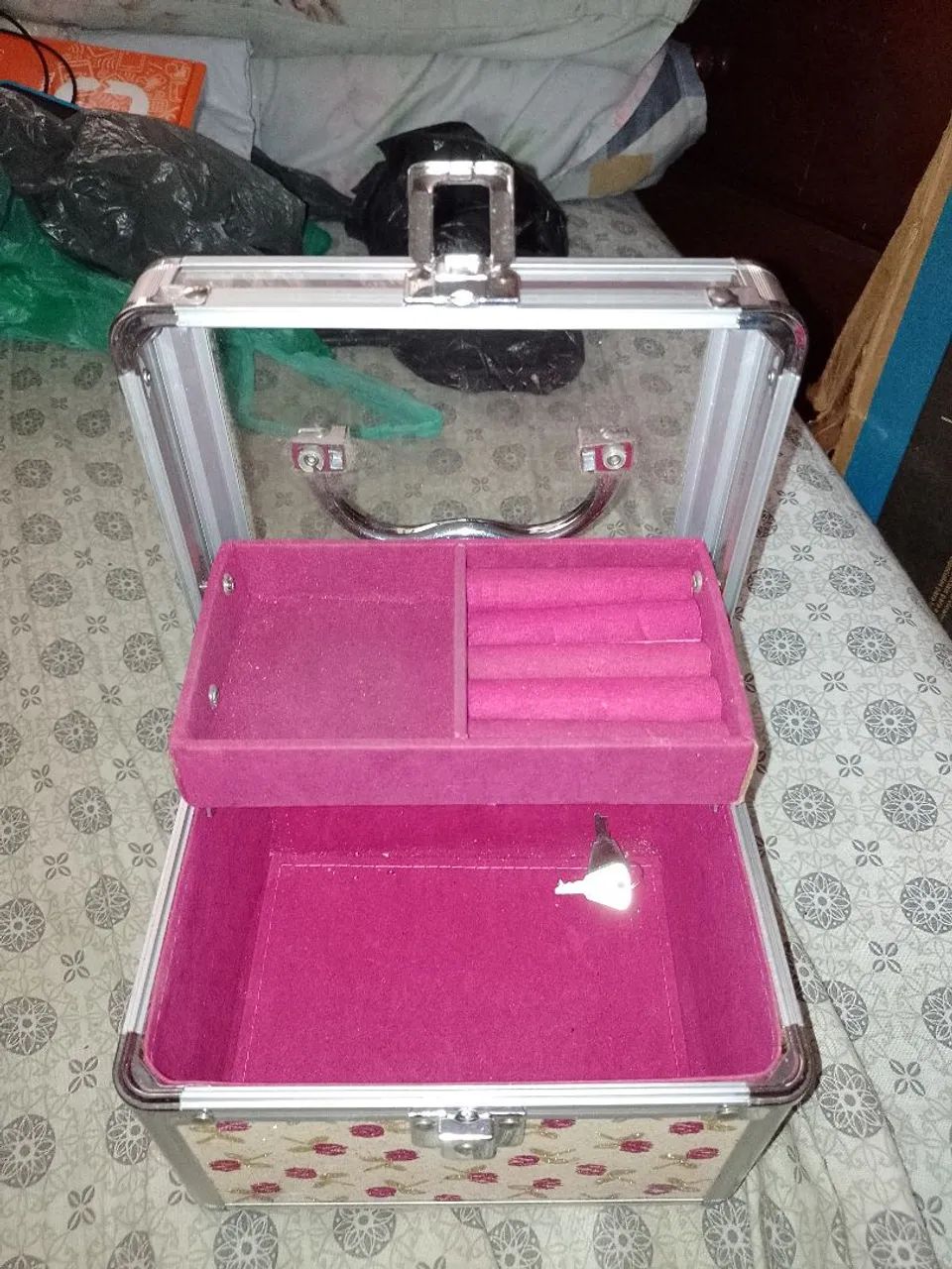Maletas Semi Novas Para Colocar Jóias - Foto 2