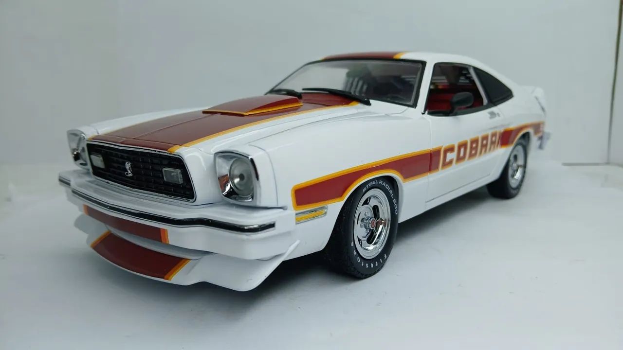 Miniatura Shelby Mustang Cobra II 1/18 - Foto 2