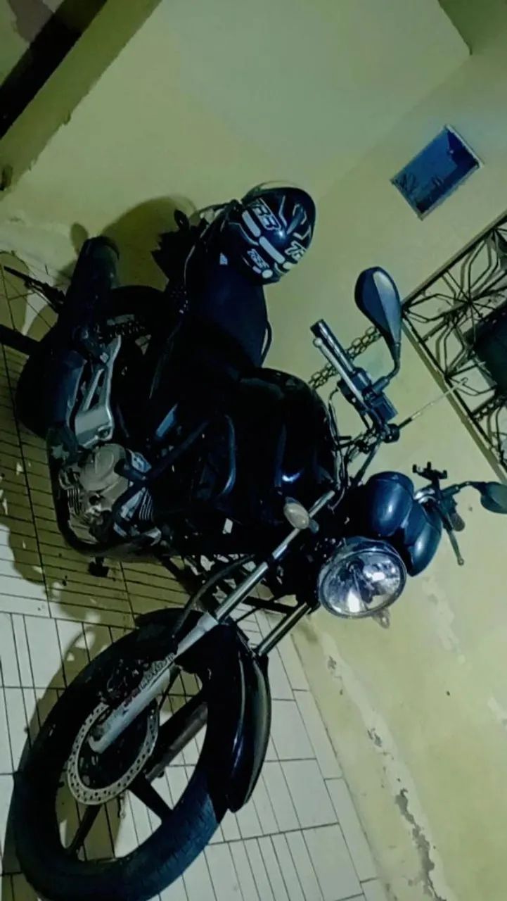 Vendo moto em perfeito estado 
