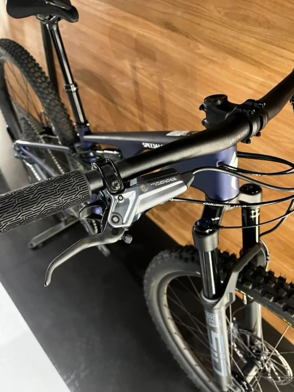 Specialized Epic 8 EVO Comp Carbon Full Tam XS SID 120mm GX Eagle Code 4 Pistões Nova 0km - Foto 5