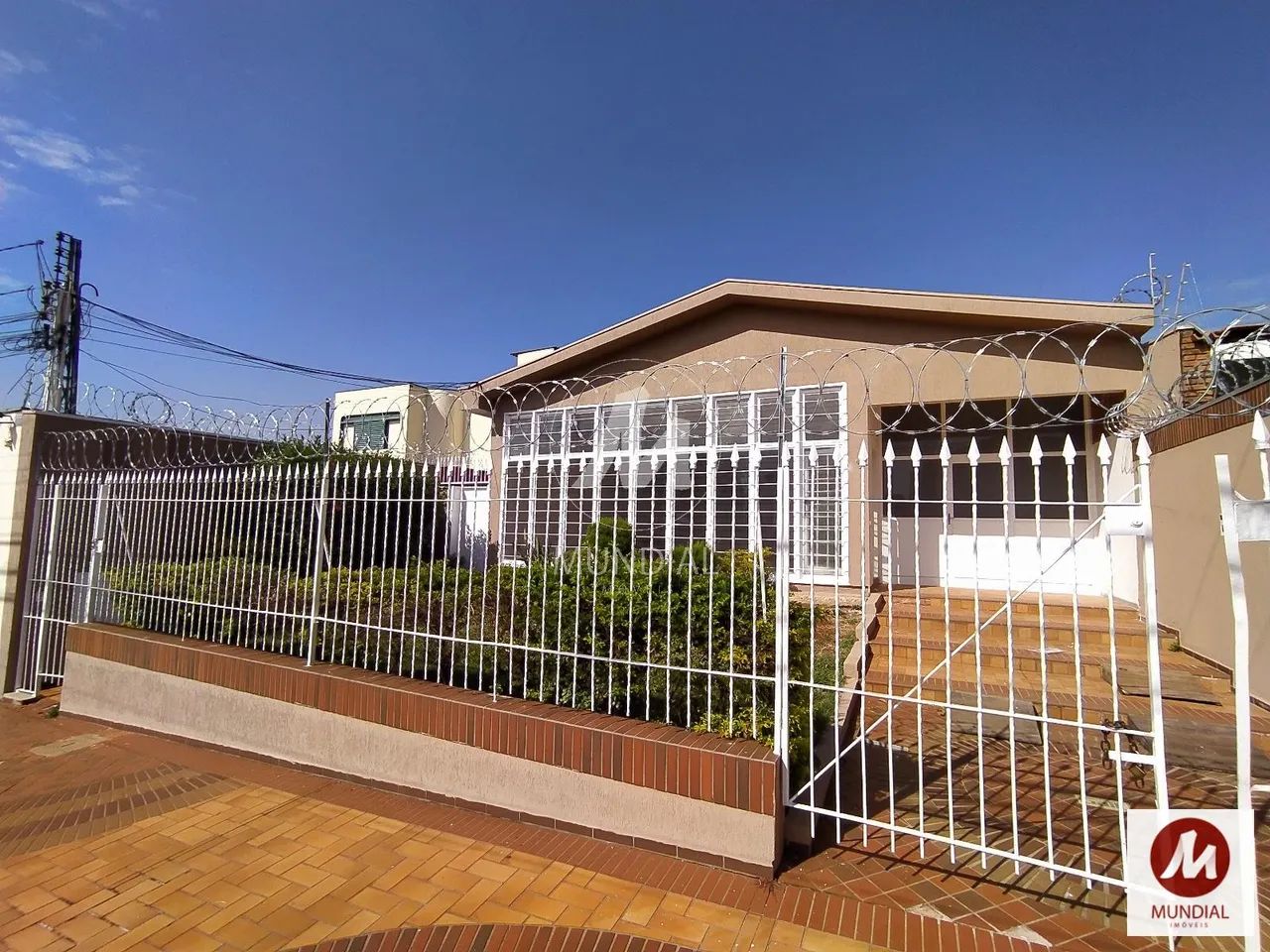 Casa (térrea na rua) 3 dormitórios/suite