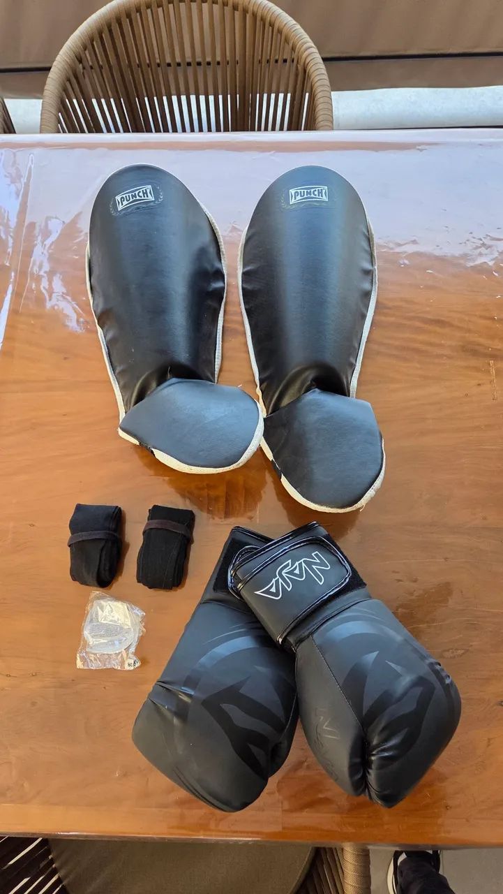 Kit luva e protetor de canela para Muay Thai