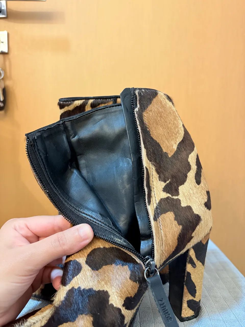 bota schutz onça  - Foto 4